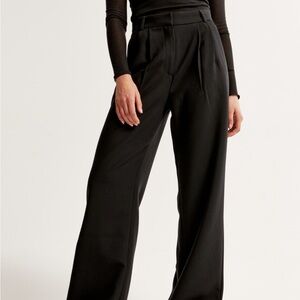 Abercrombie Sloane Tailored Wide Leg
Pant